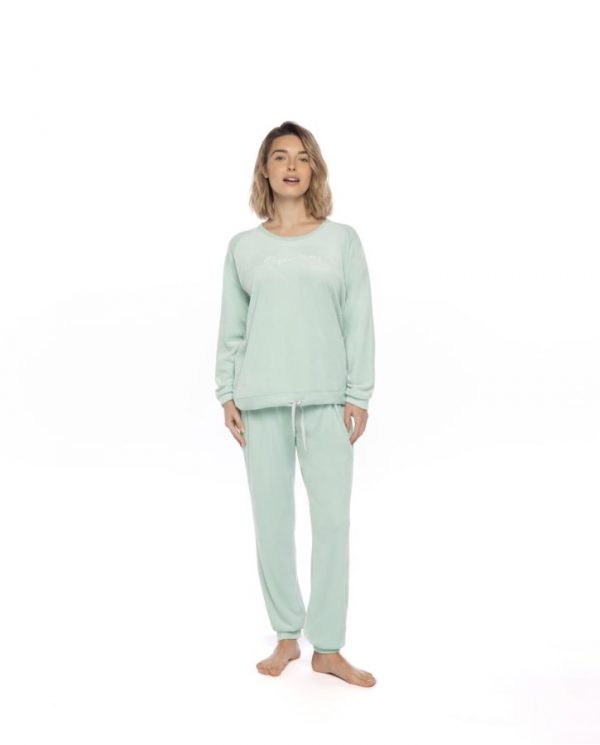 Pijama afelpado suave y elegante mujer